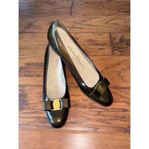 Salvatore Ferragamo Women Vara Varina Bronze Patent Leather Shoes Flats 8.5 AAAA